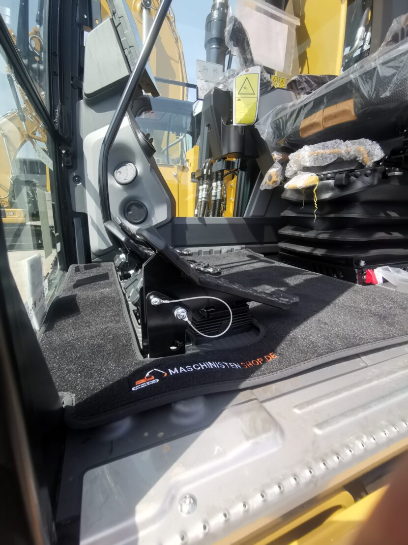 Fußmatte passend für Caterpillar Kettenbagger NextGeneration – Bild 8
